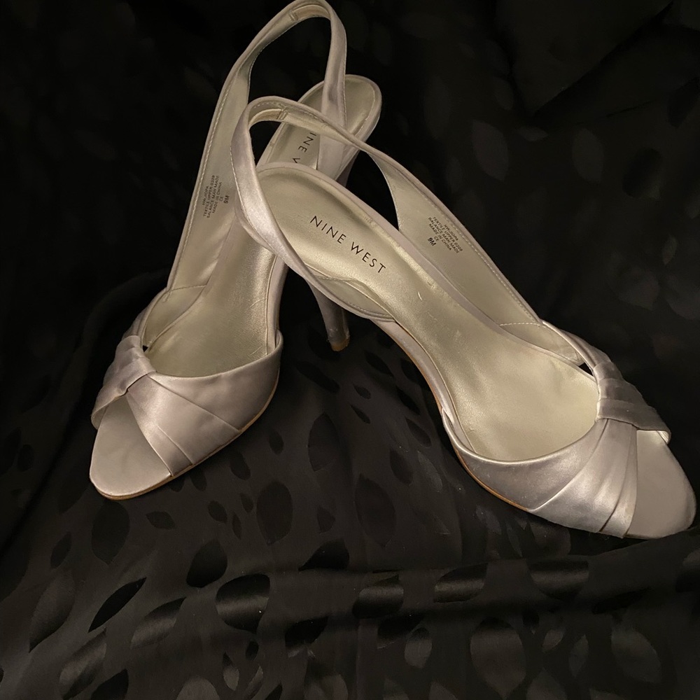 Silver evening shoe